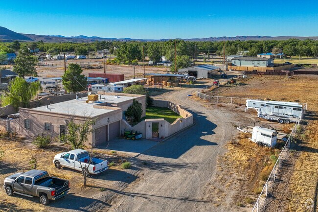 Most homes in Radium Springs are found on large lots with plenty of room for animals and farms.