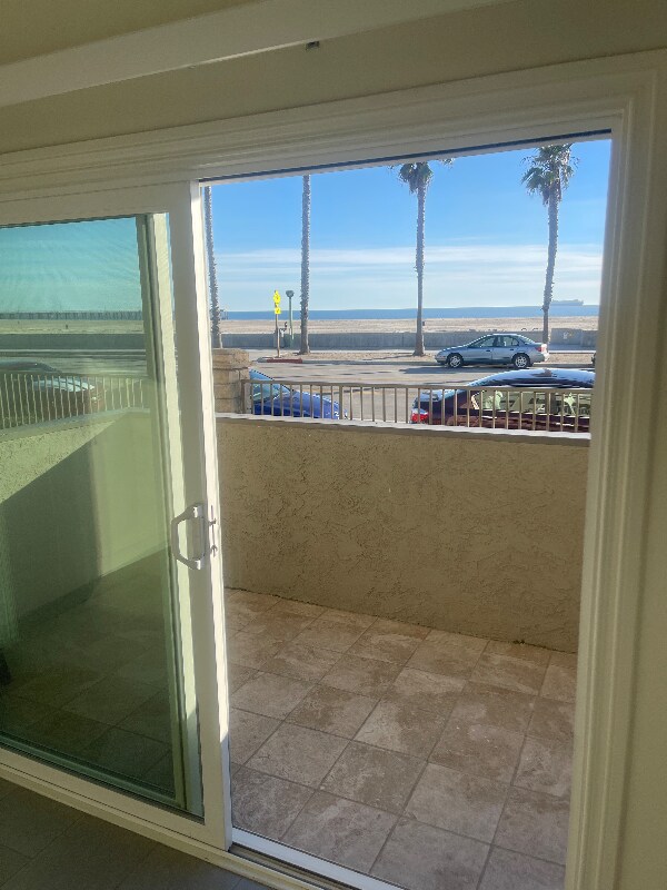 284 E Surfside Dr, Port Hueneme, CA 93041