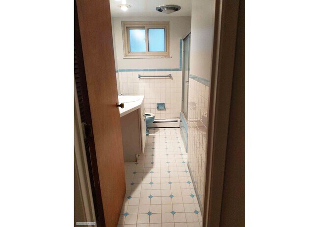 353 Mcalpin Ave unit 353-01, Cincinnati, OH 45220 - photo 4