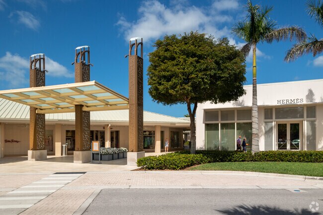 Upscale stores such as Hermes, Peloton and Lilly Pulitzer adorn the entrance of the Waterside Shops Mall