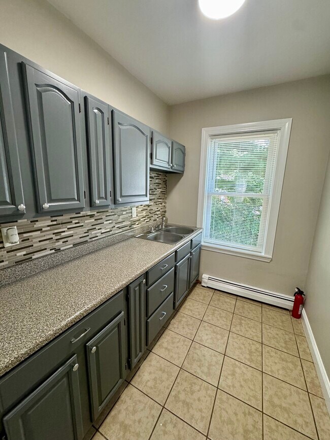 88 Berkshire St unit 2, Providence, RI 02908 - photo 4