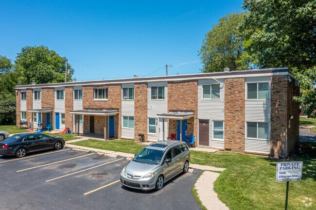 Windcrest Apartments, Champaign, IL 61820 - photo 7