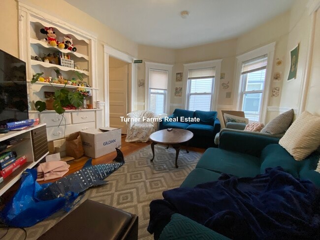 300 Boston Ave unit 2F, Medford, MA 02155 - photo 2