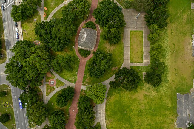 Duncan Plaza offers a paved walking path in the New Orleans CBD.