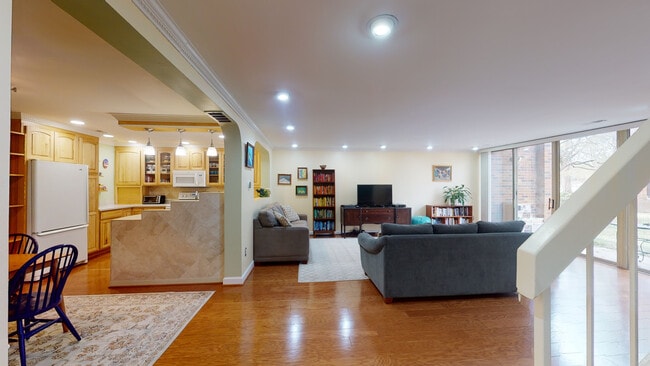 1635 S Hayes St unit A, Arlington, VA 22202 - photo 2