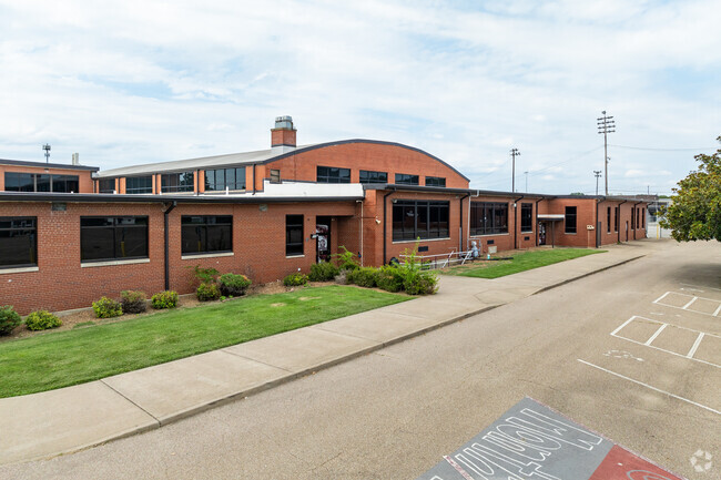 The student population of Henderson County North Middle School is 760 and the school serves 6-8.