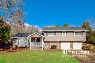 425 Monivea Ln, Roswell, GA 30075