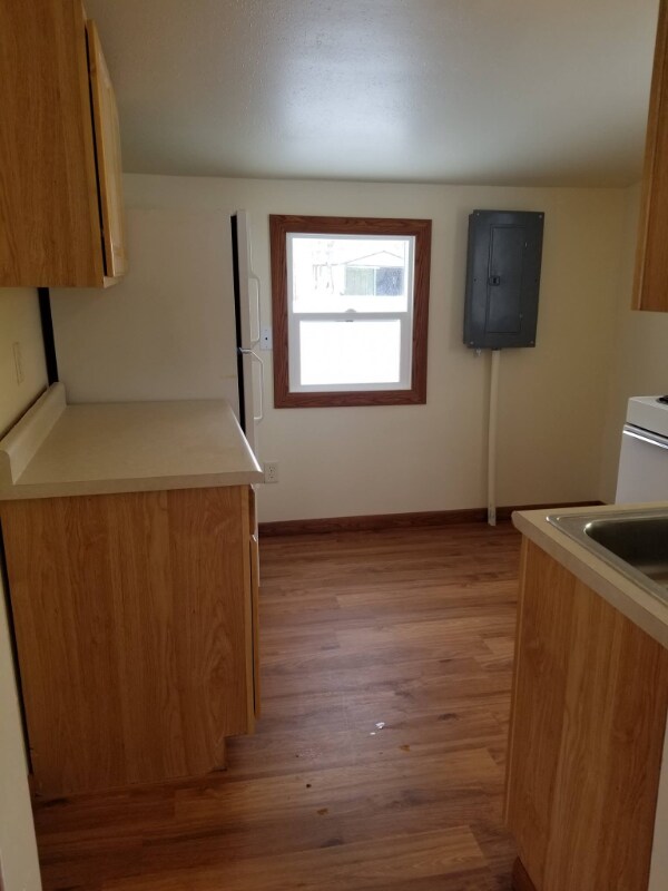 114 3rd Ave W, Culbertson, MT 59218 - photo 3