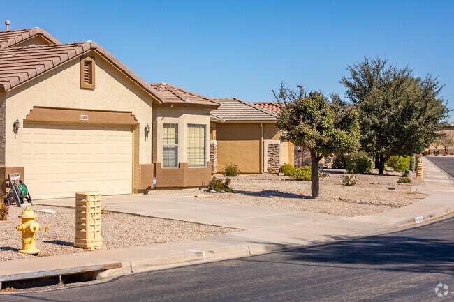 Discover an eclectic mix of home styles, from modern to traditional, in Glennwilde Groves.