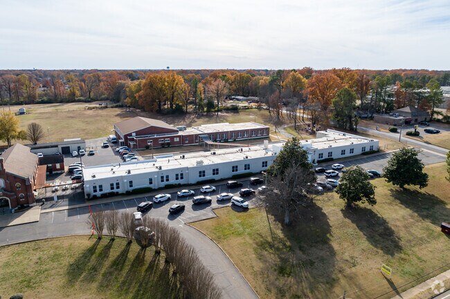 There is ample parking at St. Paul School in Memphis.