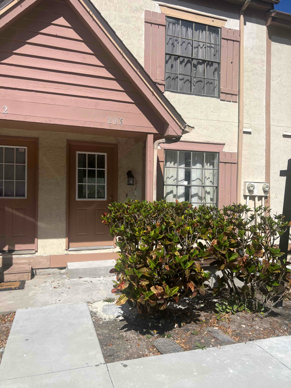 203 Brigadoon Dr, Clearwater, FL 33759