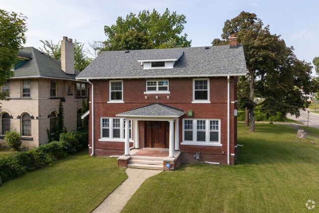 Historic homes in the Gateway Community sit on large lots.