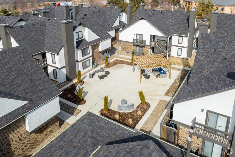 The Vibe at 8035 Apartments, Clive, IA 50325 - photo 1