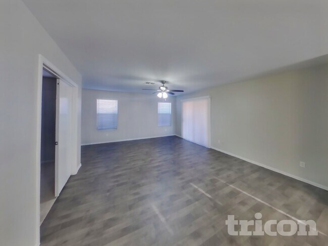 11445 W Cambridge Ave, Avondale, AZ 85392 - photo 5