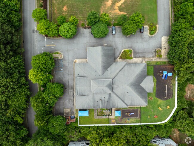 Montessori Scholars Academy the average class size is 8 students.