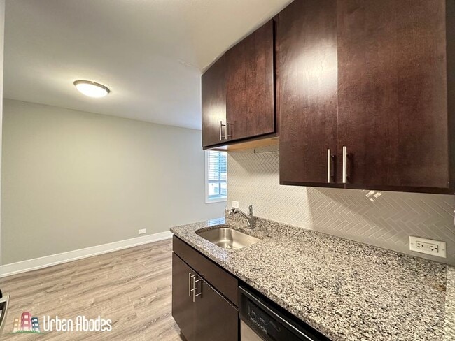 527 W Surf St unit A04C, Chicago, IL 60657 - photo 5
