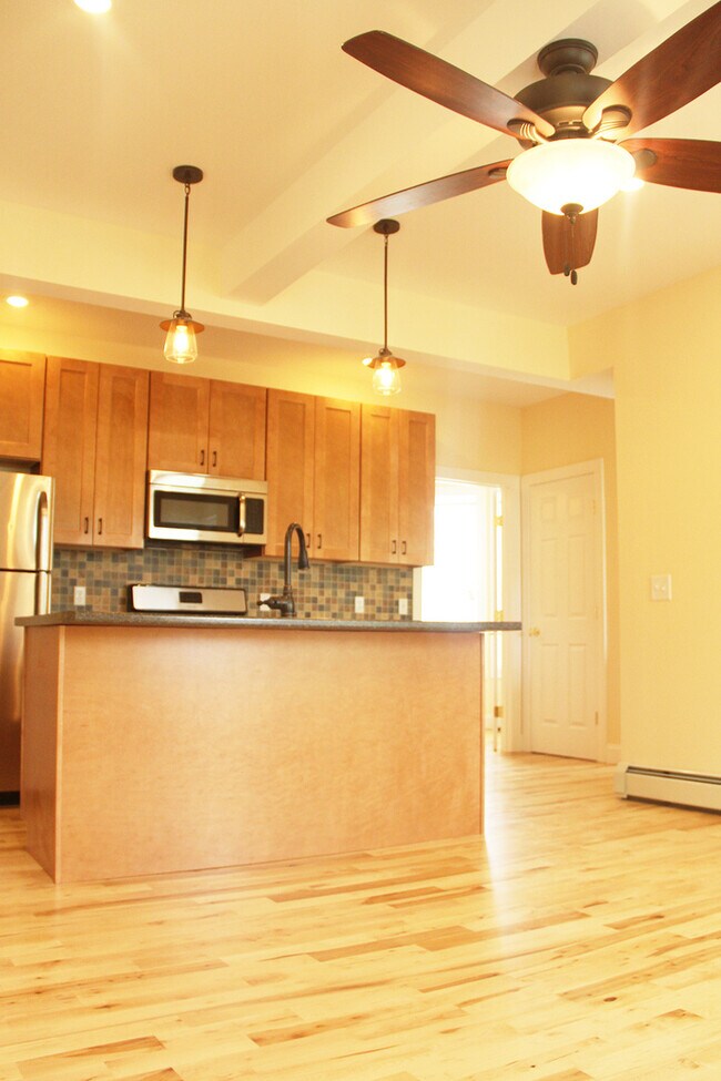 26 Converse Ct unit 3, Burlington, VT 05401 - photo 2