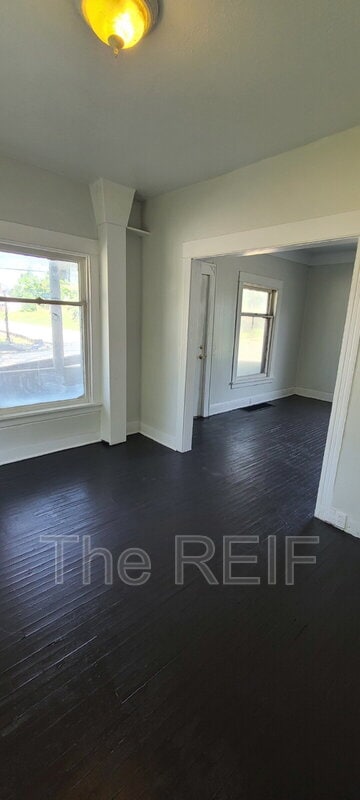1140 Ave B, Flint, MI 48503