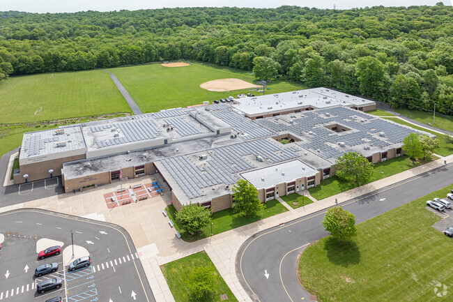 Warren Middle School serves 523 students from Warren, NJ.