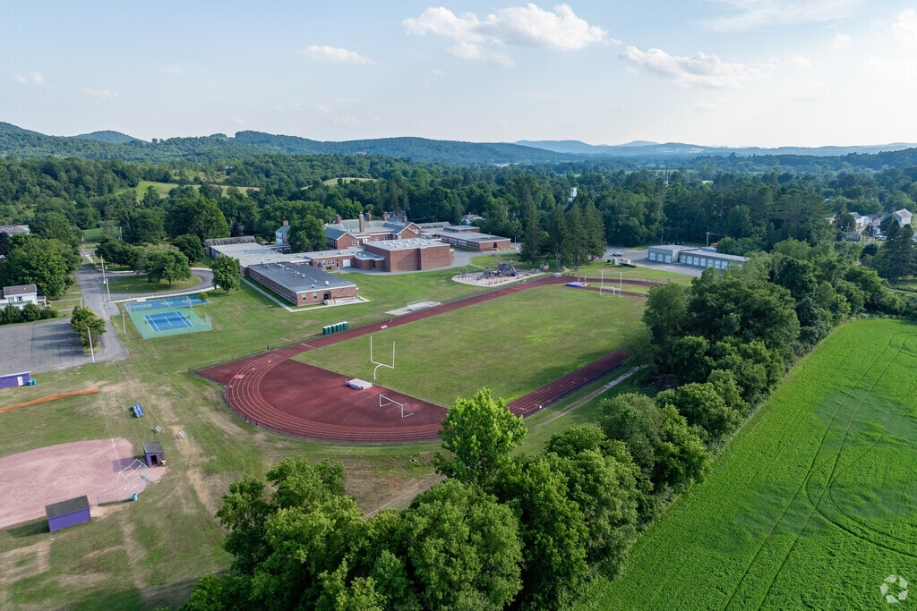 Salem Elementary School has 332 students in grades PK-6.