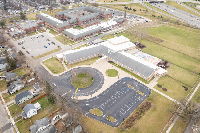 McKinley STEMM Academy parking and bus drop off