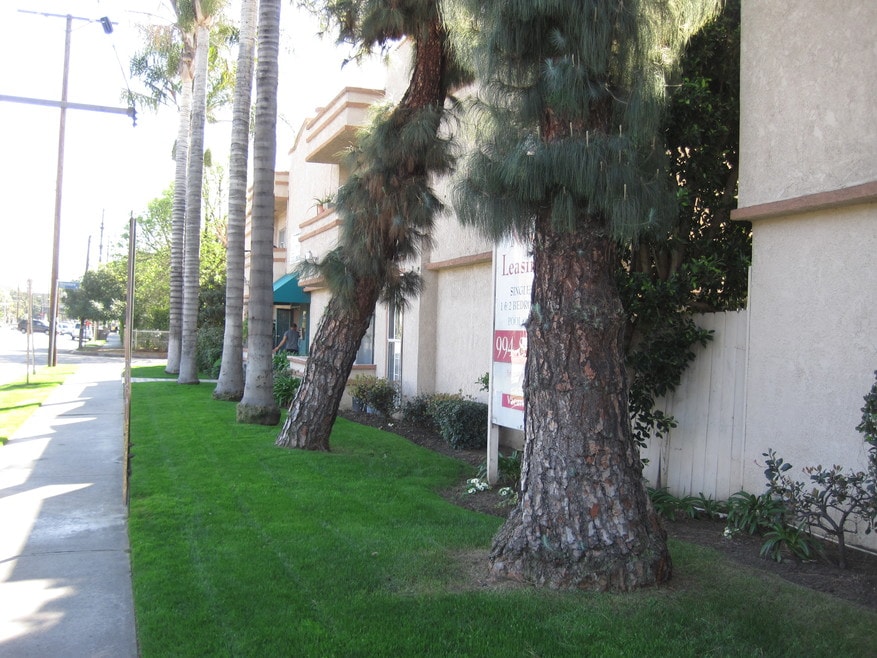 15810 Vanowen St unit 2 br, Van Nuys, CA 91406 - photo 1