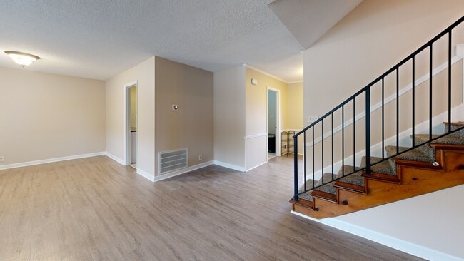 209 N Hill Dr, Boiling Springs, SC 29316 - photo 3