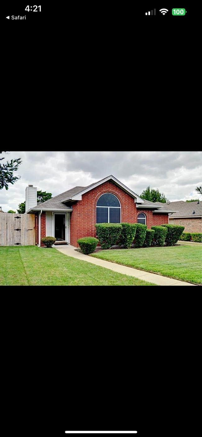 322 Bryant Ln, Cedar Hill, TX 75104