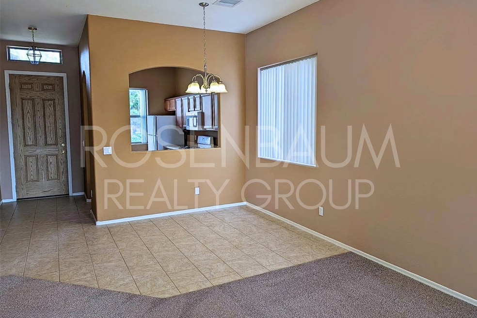 Charming 3-bedrooms, 2-baths home in the d...