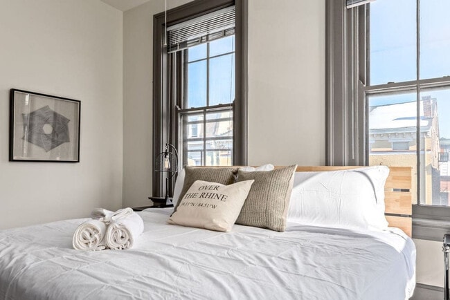 126 E 13th St unit ID1056027P, Cincinnati, OH 45202 - photo 3