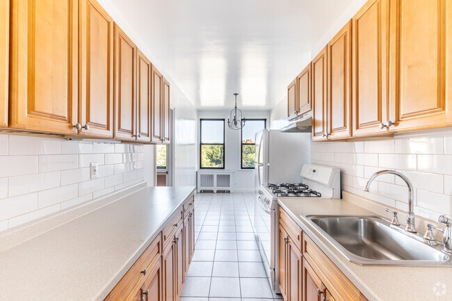 eat-in kitchen