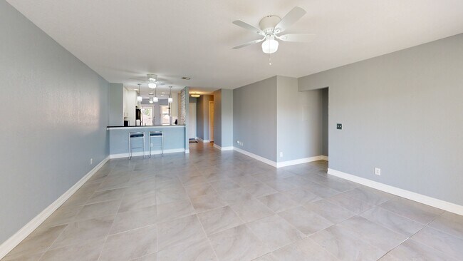 576 Woodshire Ln unit F3, Naples, FL 34105 - photo 2
