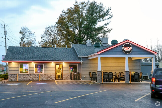 Pat's Pizzeria was established in 1981 in Western New York.