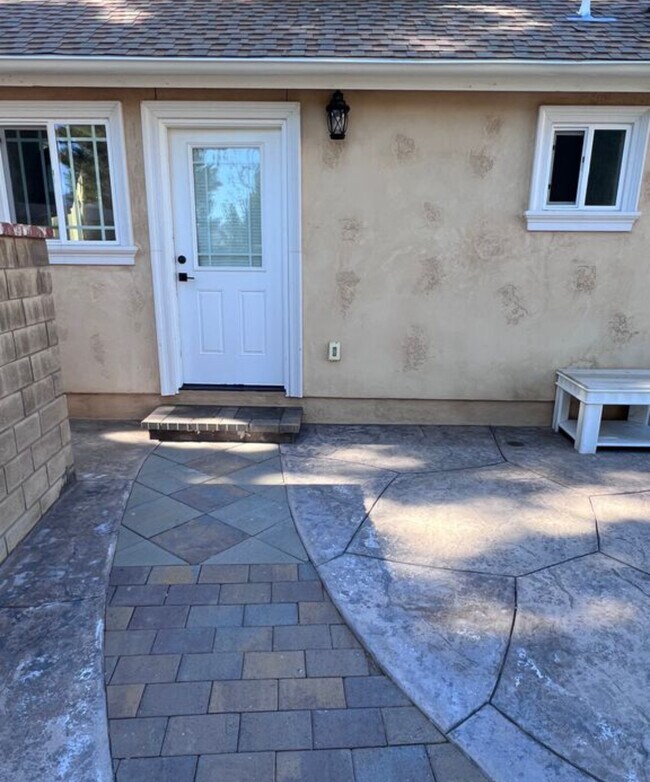 28823 Kenroy Ave, Santa Clarita, CA 91387