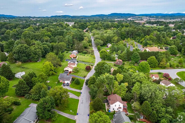 The median home in Glade-Westover was constructed in 1986.
