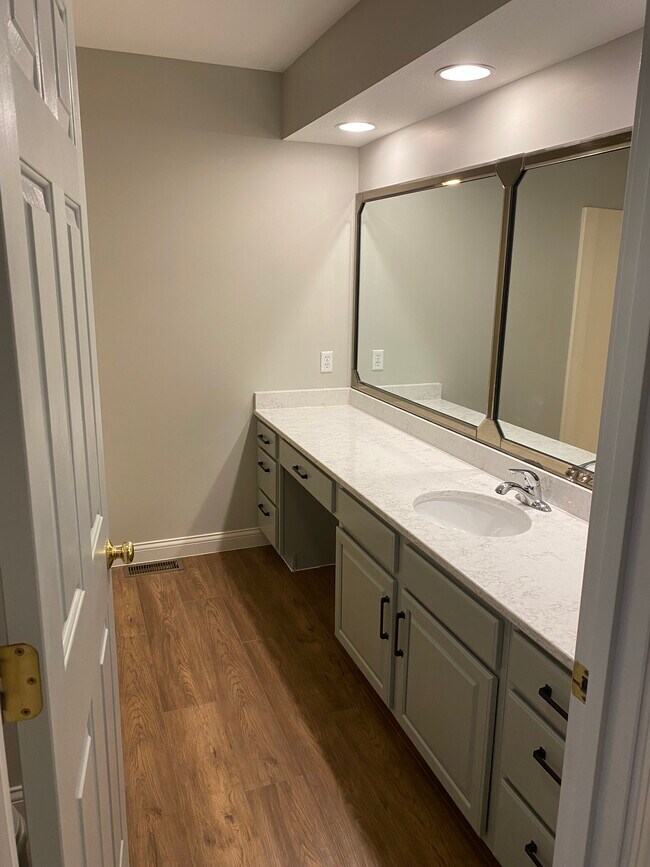 2930 E Shetland Dr, Vincennes, IN 47591 - photo 6