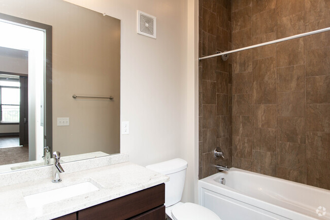 1BR, 1BA - 709 SF