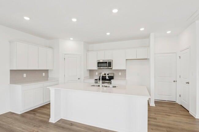 1673 Creek Bed Ln, Pendleton, IN 46064 - photo 7