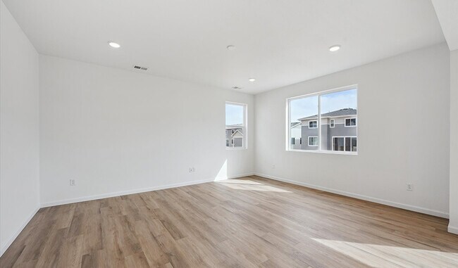 4666 Sugar Beet St, Johnstown, CO 80534 - photo 6