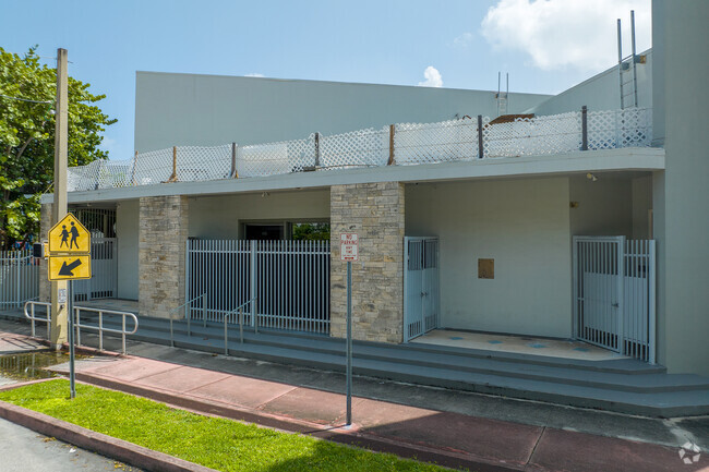 Yeshiva Elementary provides extracurricular activities.