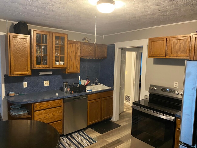 21 Willoughby St unit 21 Willoughby St., Bristol, CT 06010 - photo 4