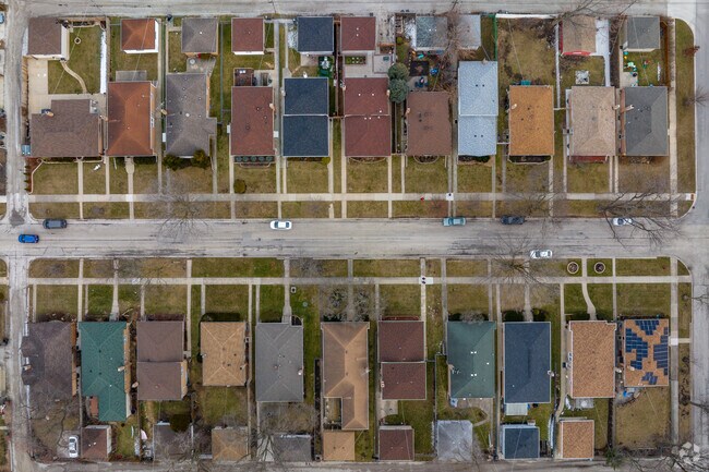 Many of the subdivisions of Barcelona are lined with sidewalks.
