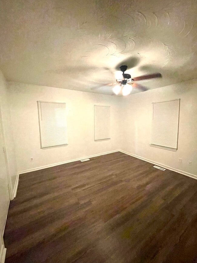 1317 18th St, Chesapeake, VA 23324 - photo 5