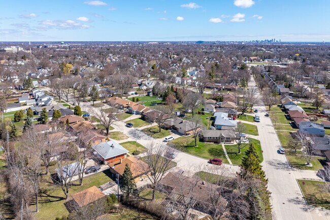 The Brosen Manor neighborhood has larger yards than sourounding neighborhoods.