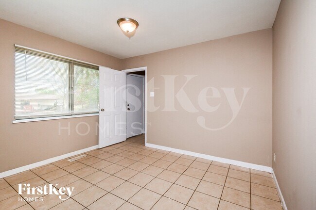 712 Undercliff Dr, Hazelwood, MO 63042 - photo 5