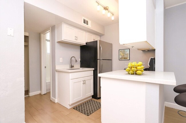 Summit Ridge, Tucson, AZ 85711 - photo 2