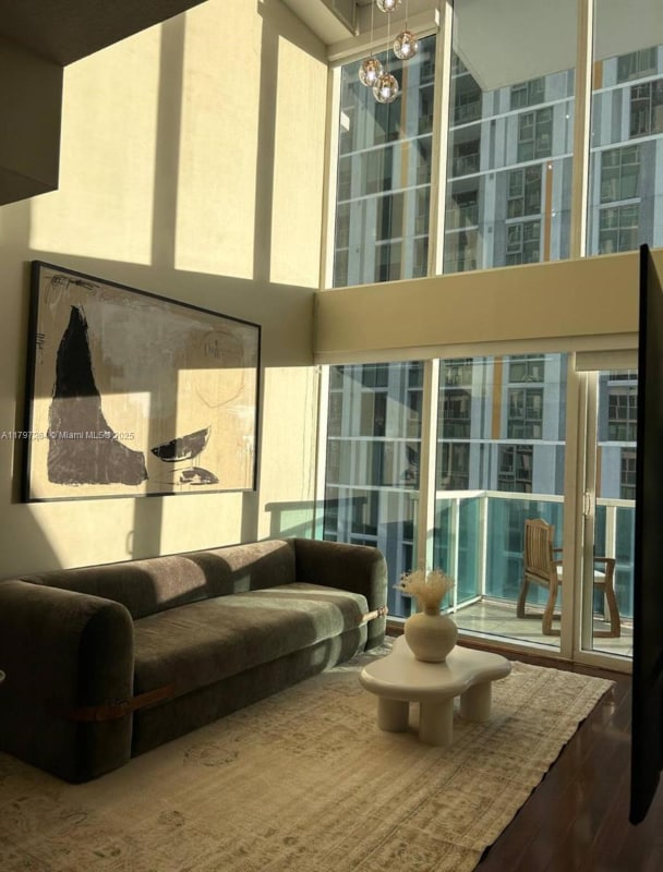41 SE 5th St, Miami, FL 33131