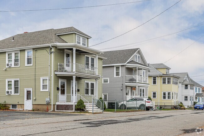Row of multifamily homes with balcony's in Bleachery.
