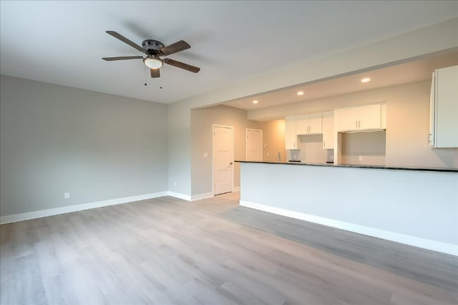 1 Robert M Green Blvd unit 315 Robert M Green B, Frankfort, KY 40601 - photo 3