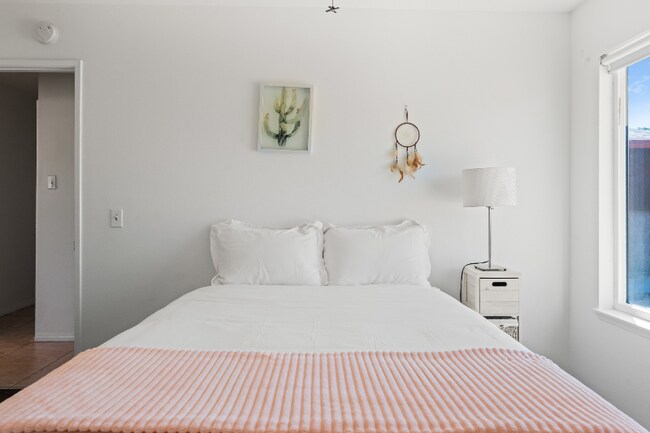 61600 Palm Vista Dr unit Room Rental in Main, Joshua Tree, CA 92252 - photo 6